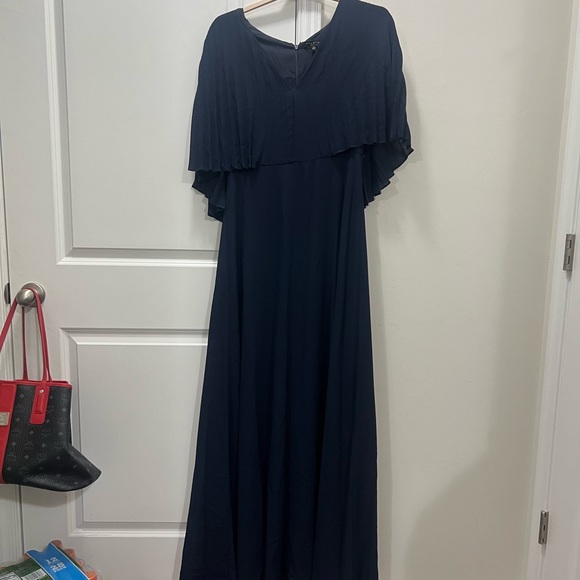 Halston Heritage Dark Navy Pleated Cape Sleeve Georgette Gown Size 10 US $189 - Picture 2 of 6